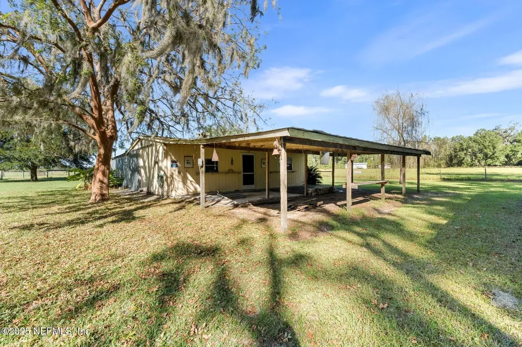 27061 29th Road Branford FL 32008