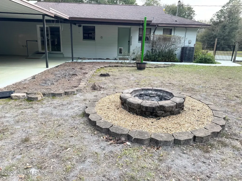 229 Davis Lake Road Palatka FL 32177