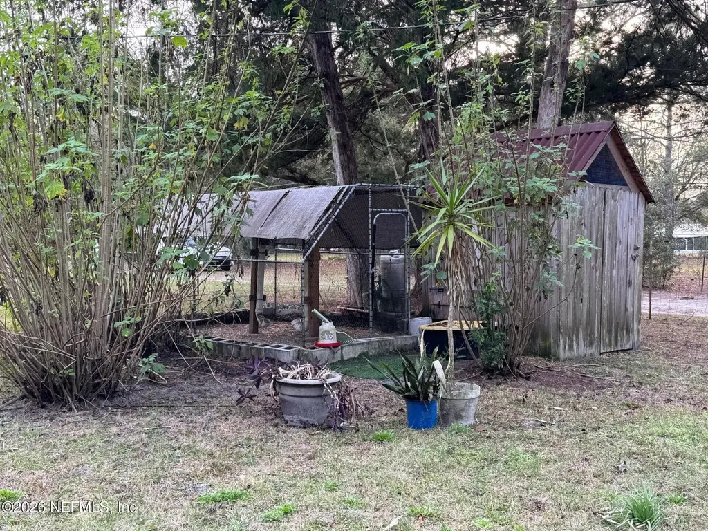 229 Davis Lake Road Palatka FL 32177