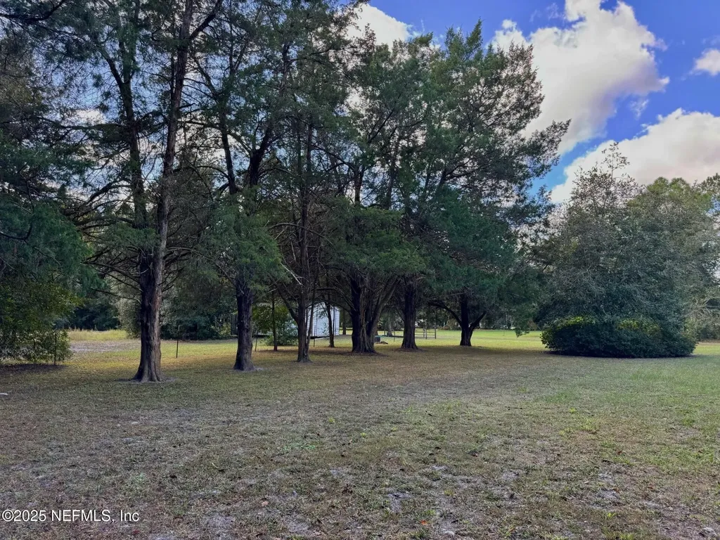229 Davis Lake Road Palatka FL 32177