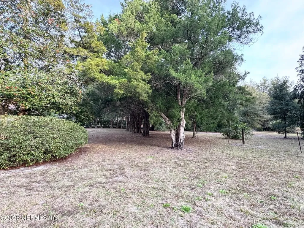 229 Davis Lake Road Palatka FL 32177