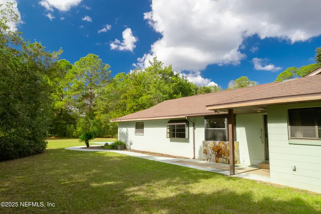 229 Davis Lake Road Palatka FL 32177