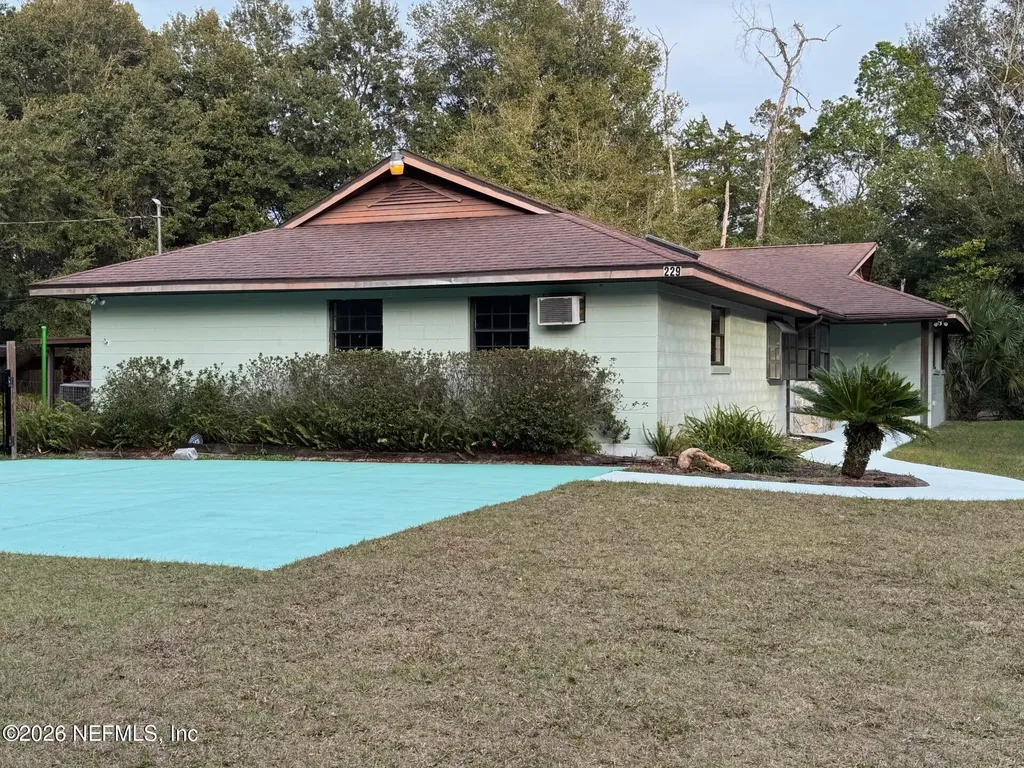 229 Davis Lake Road Palatka FL 32177