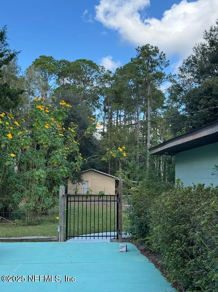 229 Davis Lake Road Palatka FL 32177