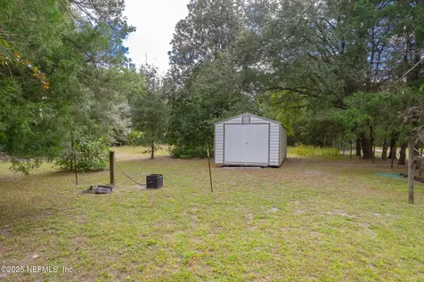 229 Davis Lake Road Palatka FL 32177