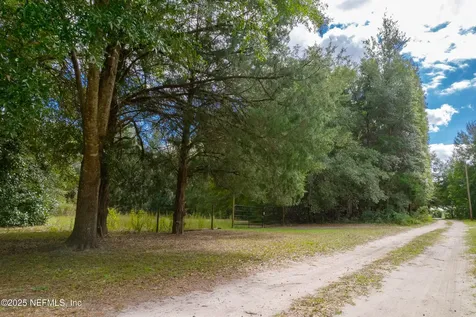 229 Davis Lake Road Palatka FL 32177
