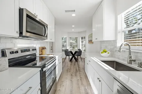 88 W 5th Street Atlantic Beach FL 32233