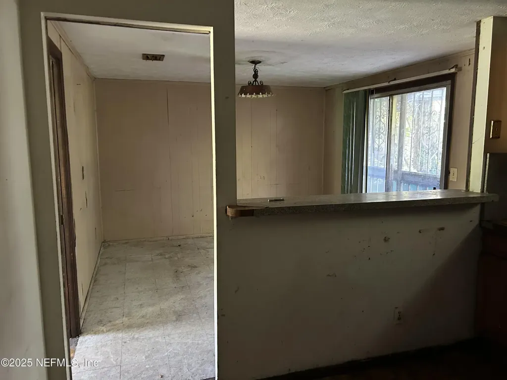 9238 2nd Avenue Jacksonville FL 32208