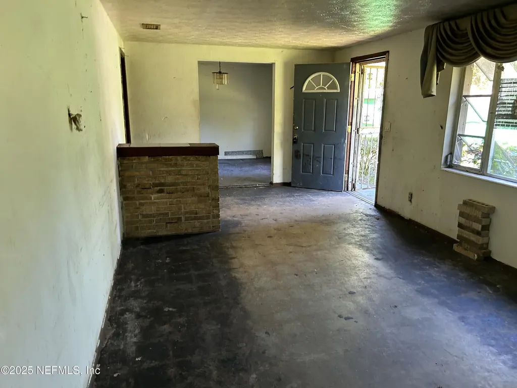 9238 2nd Avenue Jacksonville FL 32208