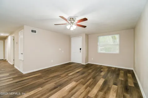 1349 Eagle Cove Road N Jacksonville FL 32218