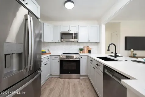 9602 Macarthur Court S Jacksonville FL 32216