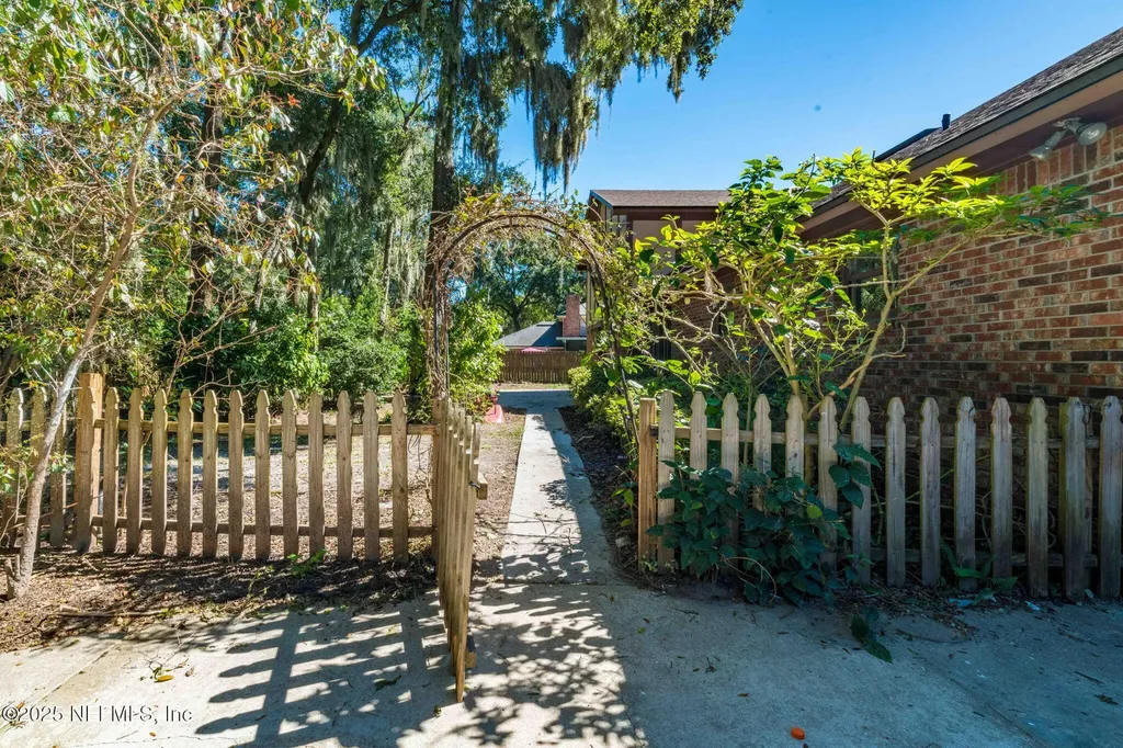5477 Brightwater Lane Jacksonville FL 32277