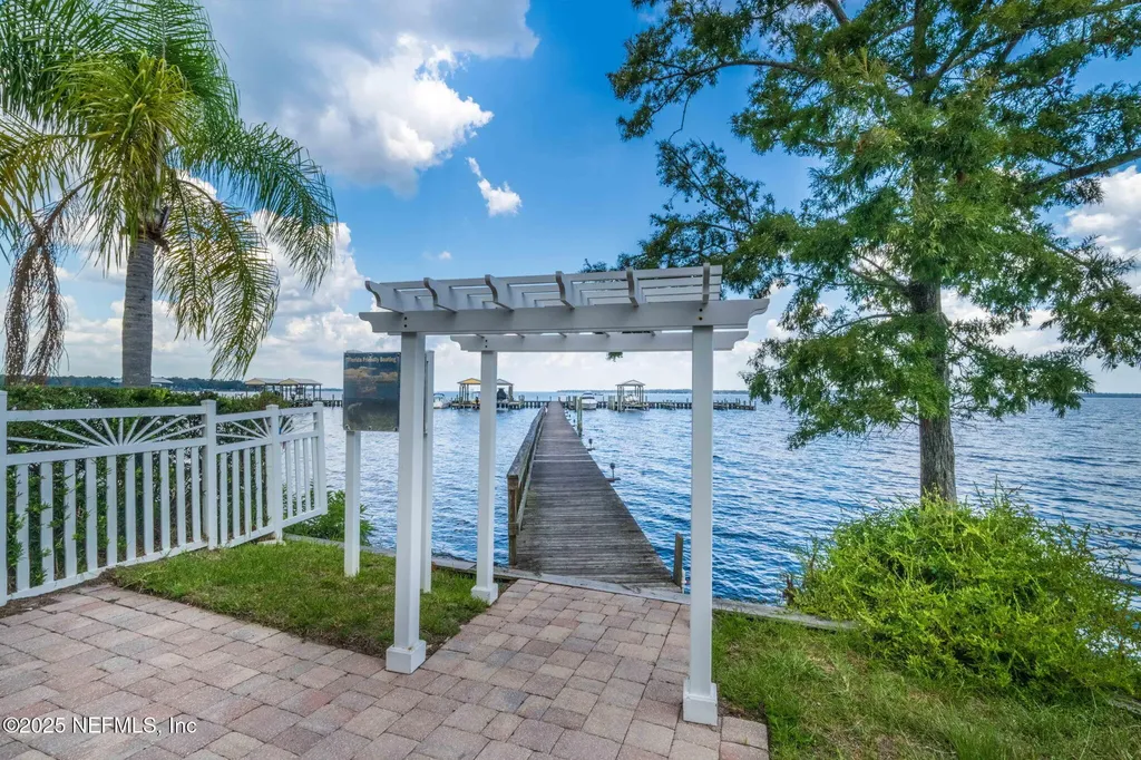 102 Yacht Club Pointe Green Cove Springs FL 32043