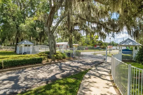 102 Yacht Club Pointe Green Cove Springs FL 32043