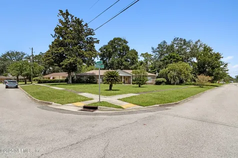 1110 Jamaica Road W Jacksonville FL 32216