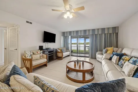 125 River Bend Place Welaka FL 32193