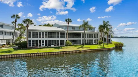 125 River Bend Place Welaka FL 32193