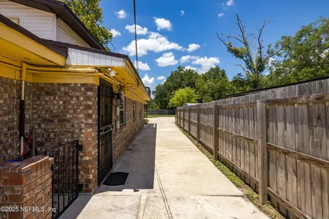 2812 Henrietta Street Jacksonville FL 32209