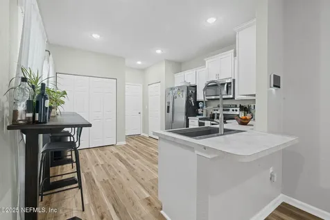 852 Capitol Parkway Jacksonville FL 32218
