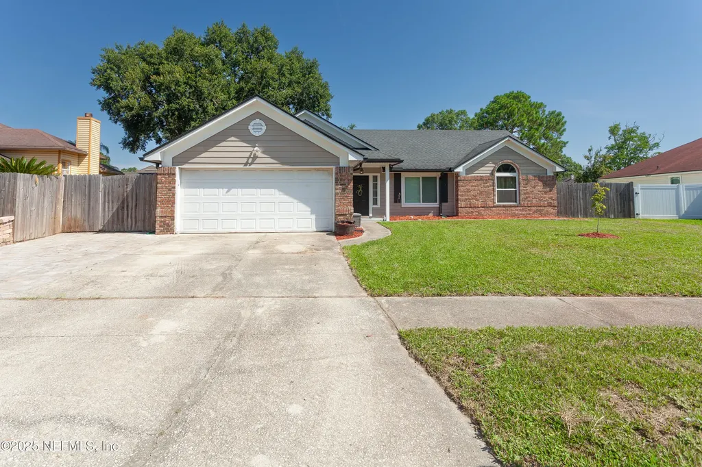 8975 Winding Vine Drive W Jacksonville FL 32244