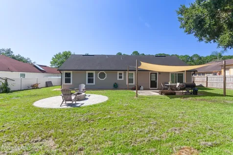8975 Winding Vine Drive W Jacksonville FL 32244