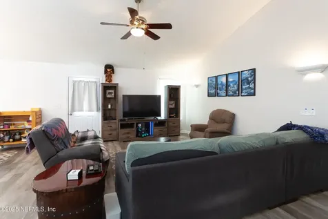 8975 Winding Vine Drive W Jacksonville FL 32244
