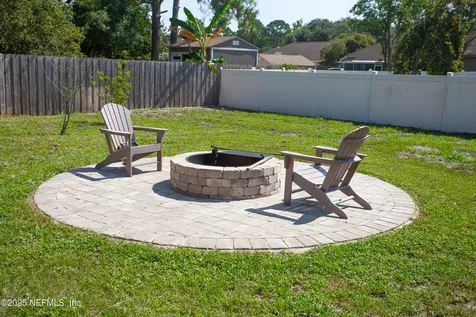 8975 Winding Vine Drive W Jacksonville FL 32244