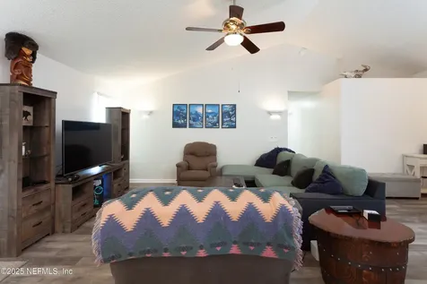 8975 Winding Vine Drive W Jacksonville FL 32244