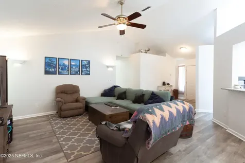 8975 Winding Vine Drive W Jacksonville FL 32244