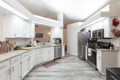 8975 Winding Vine Drive W Jacksonville FL 32244