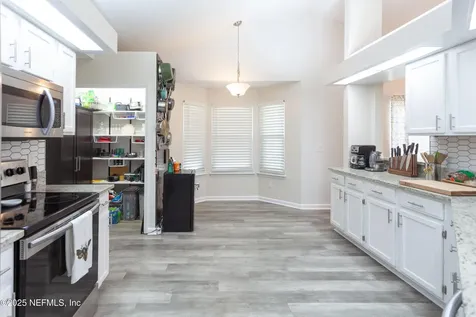 8975 Winding Vine Drive W Jacksonville FL 32244