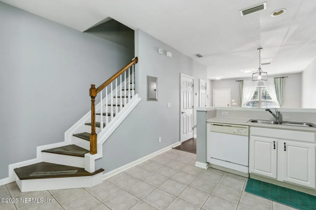 8416 Thornbush Court Jacksonville FL 32216