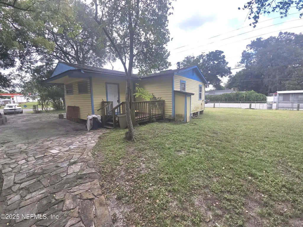 5233 Old Middleburg Road N Jacksonville FL 32210