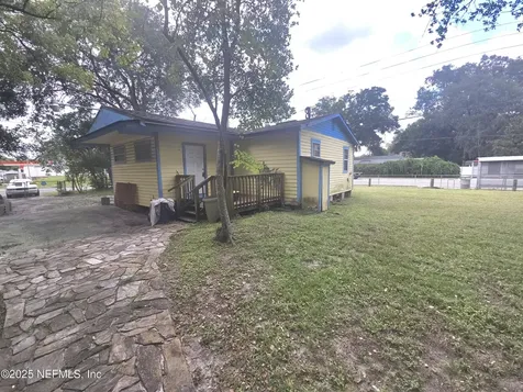 5233 Old Middleburg Road N Jacksonville FL 32210