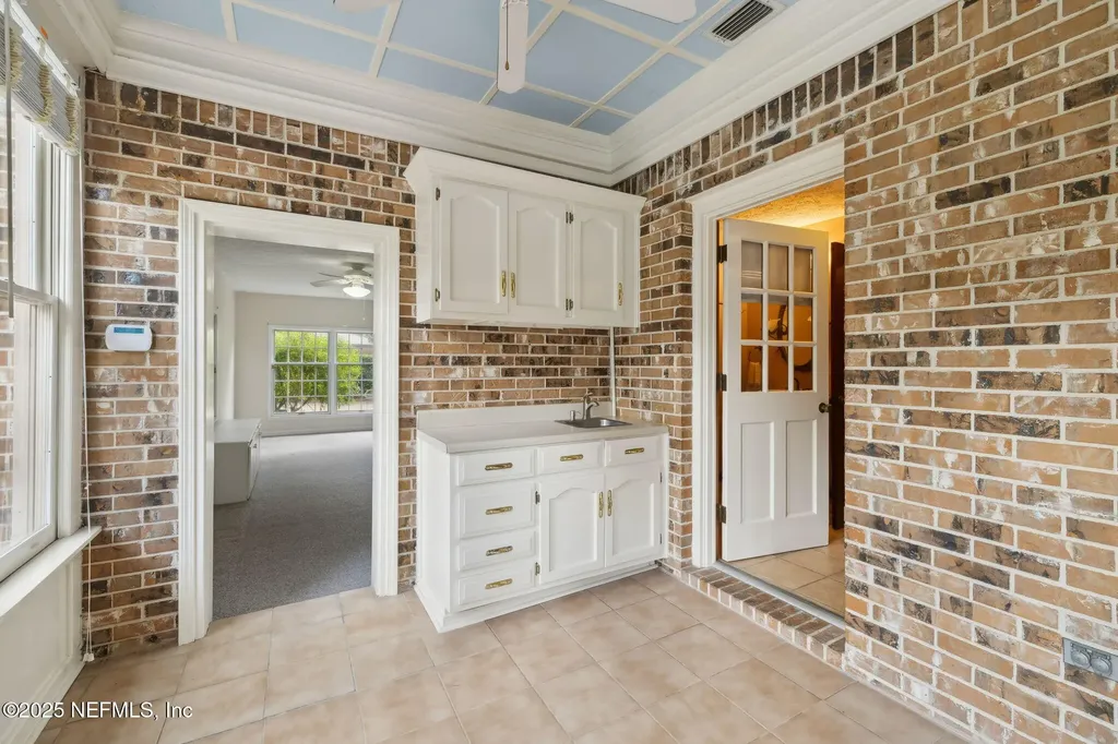 7838 Woodsdale Lane Jacksonville FL 32256