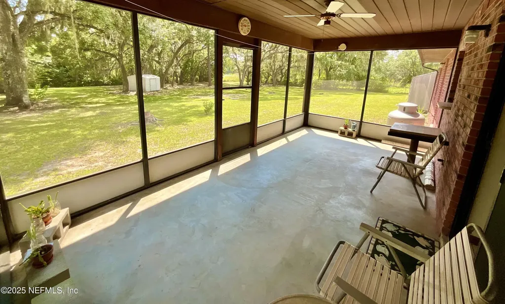137 Oak Circle Interlachen FL 32148