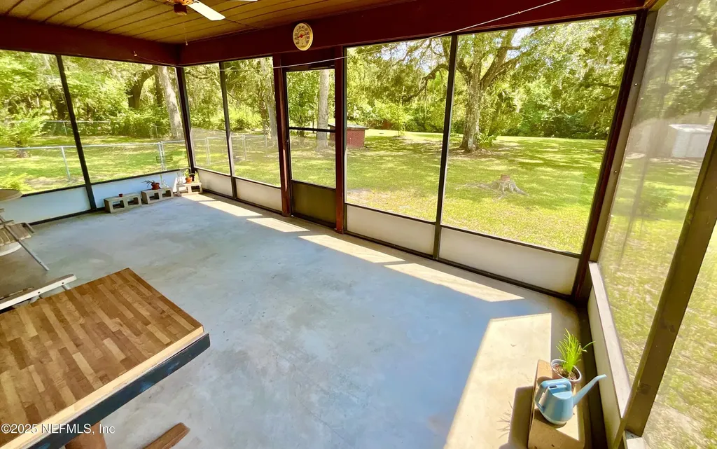 137 Oak Circle Interlachen FL 32148