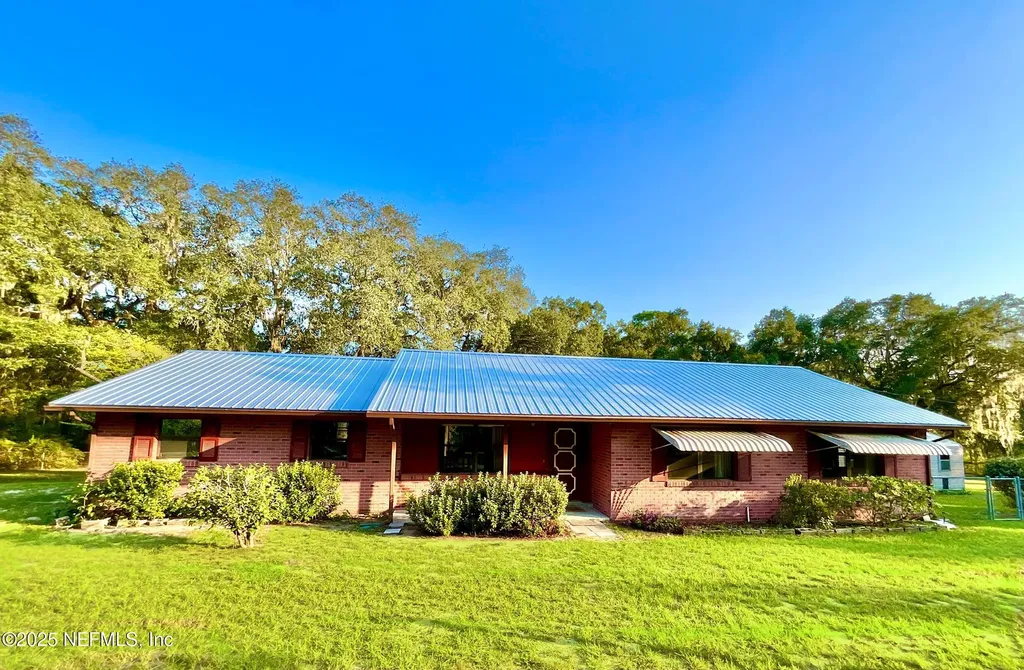 137 Oak Circle Interlachen FL 32148