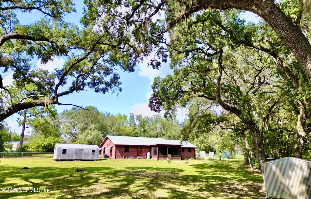 137 Oak Circle Interlachen FL 32148