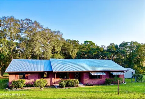 137 Oak Circle Interlachen FL 32148