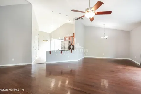 8038 Loch Lomond Lane Jacksonville FL 32244