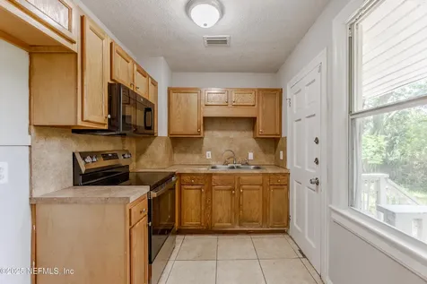 681 Chestnut Drive Jacksonville FL 32208