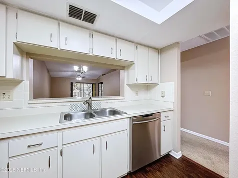 2020 Lakeview Drive Clearwater FL 33763