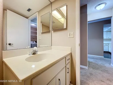 2020 Lakeview Drive Clearwater FL 33763