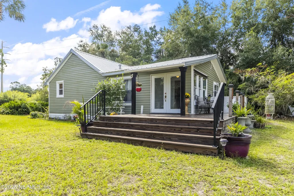 942 State Road 20 Interlachen FL 32148