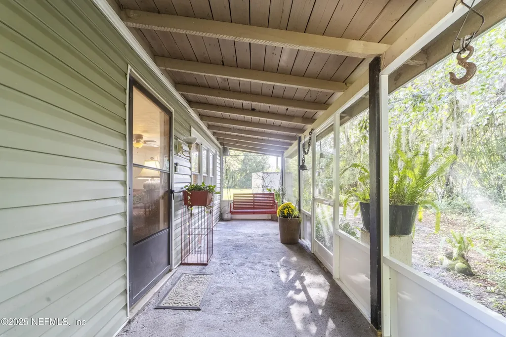 942 State Road 20 Interlachen FL 32148