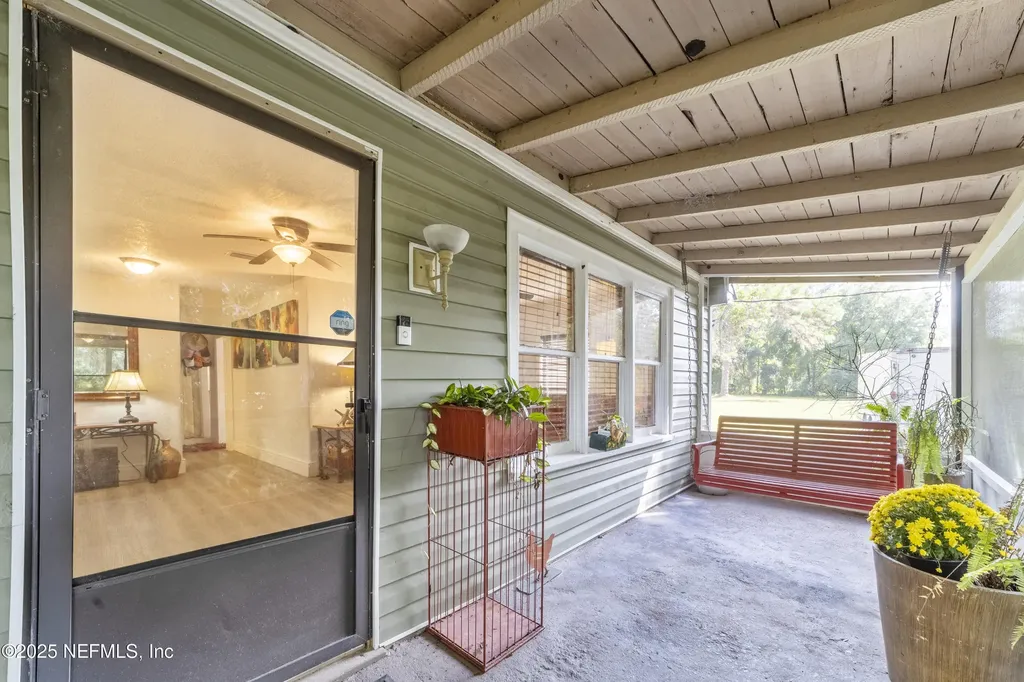 942 State Road 20 Interlachen FL 32148
