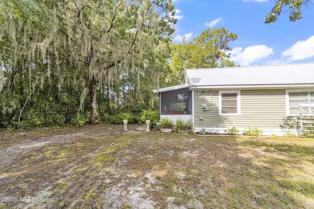 942 State Road 20 Interlachen FL 32148