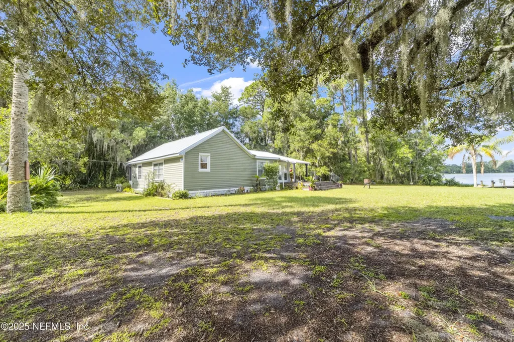 942 State Road 20 Interlachen FL 32148