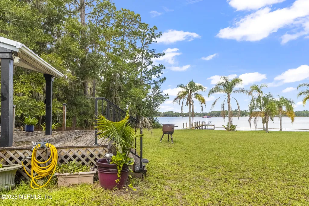 942 State Road 20 Interlachen FL 32148